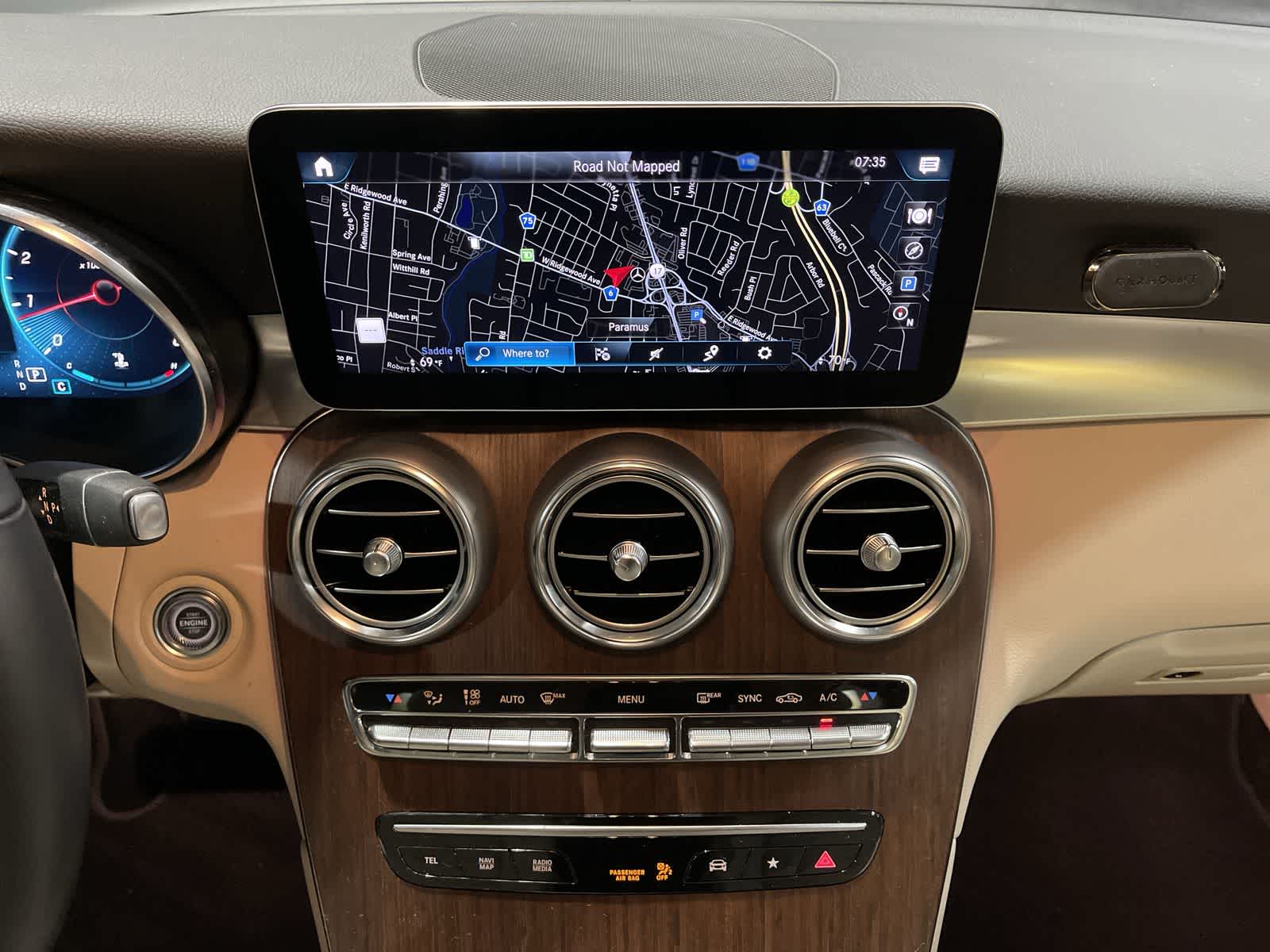 Thumbnail: 2022 Mercedes-Benz GLC - 28