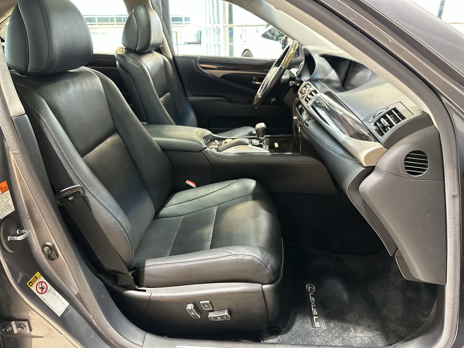 Thumbnail: 2016 Lexus LS - 26