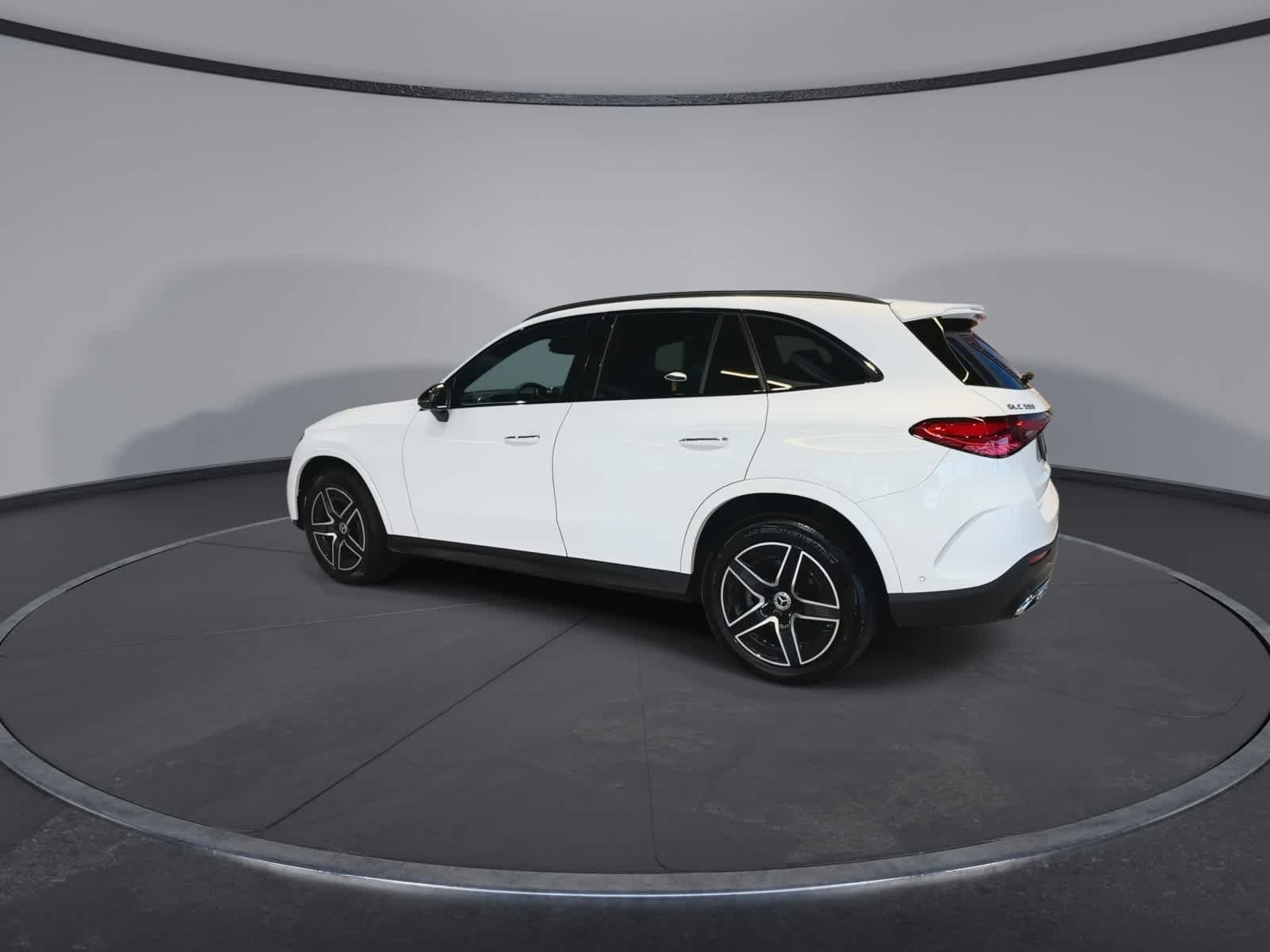 Thumbnail: 2025 Mercedes-Benz GLC - 8