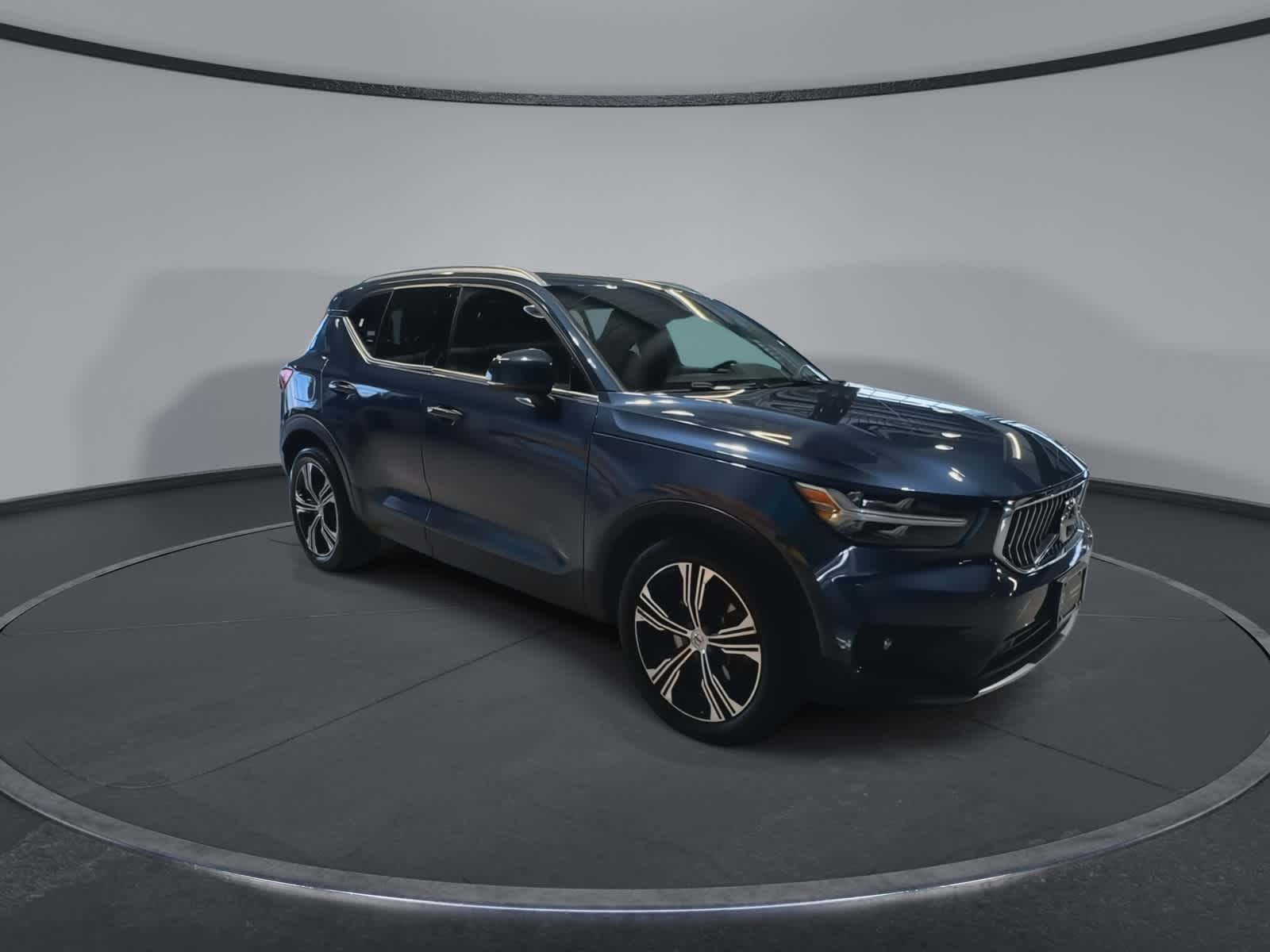 Thumbnail: 2020 Volvo XC40 - 2