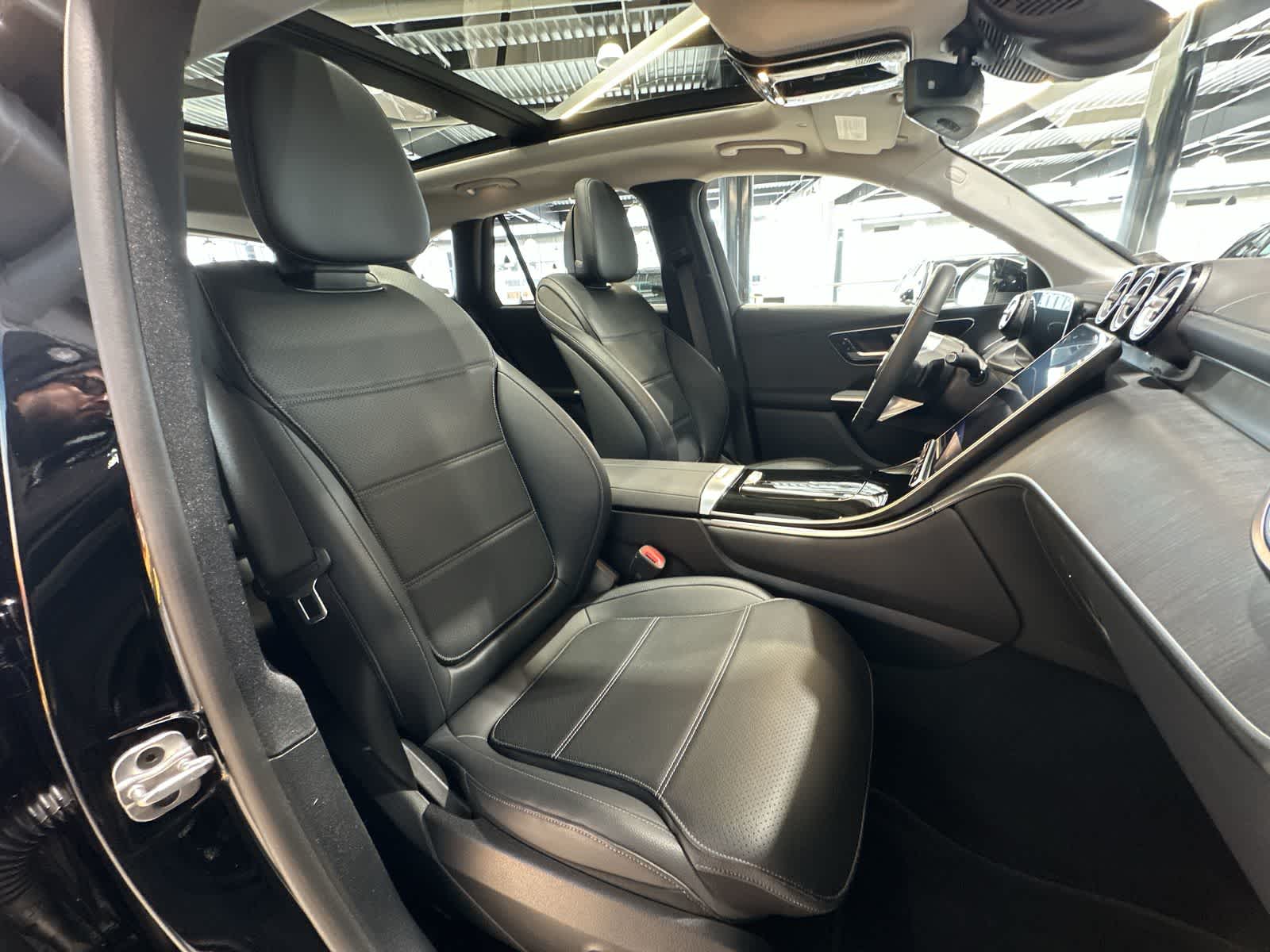 Thumbnail: 2023 Mercedes-Benz GLC - 26