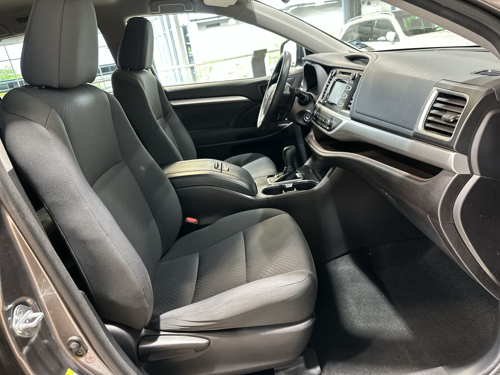 Thumbnail: 2016 Toyota Highlander - 26