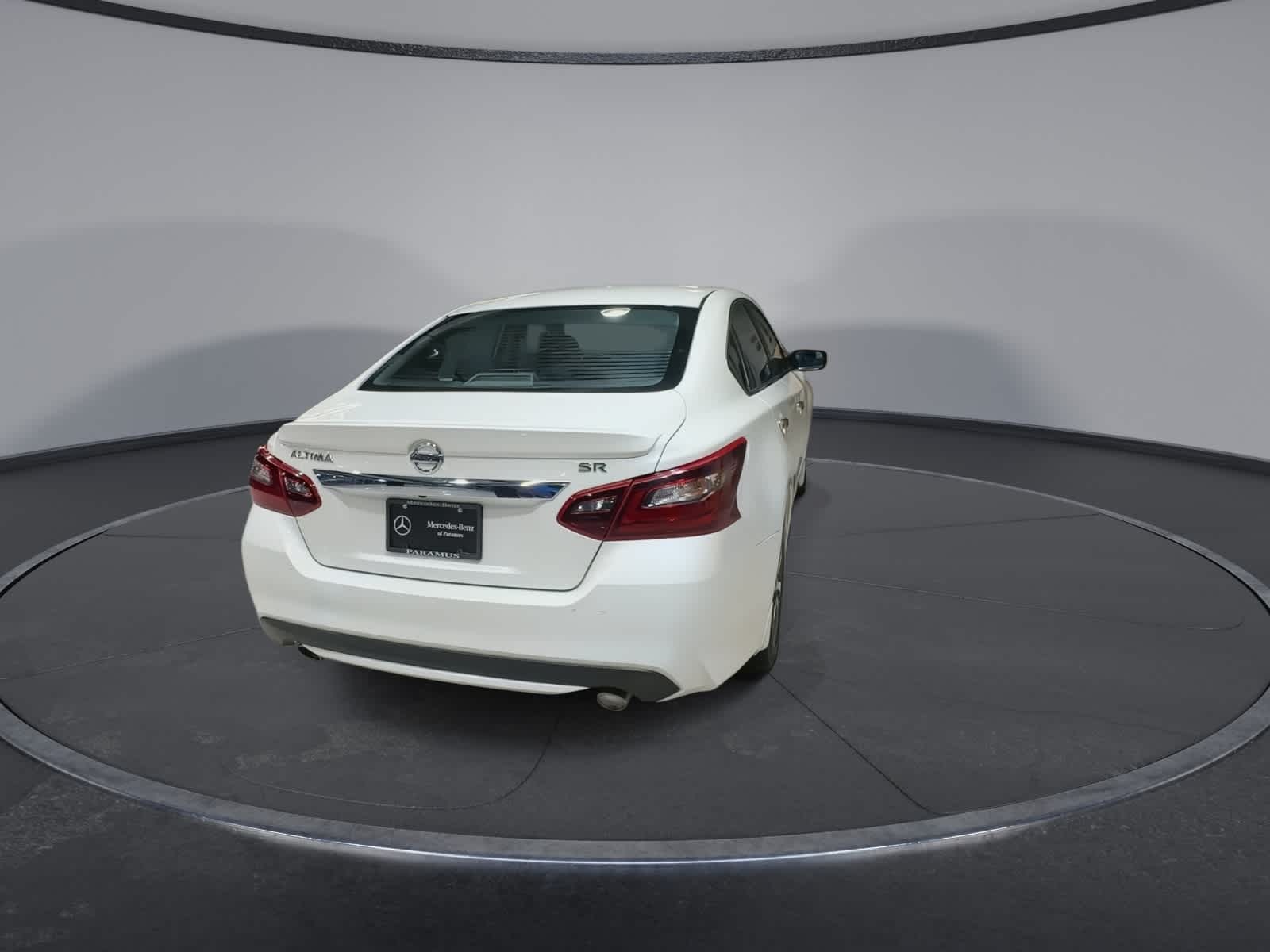 Thumbnail: 2017 Nissan Altima - 10