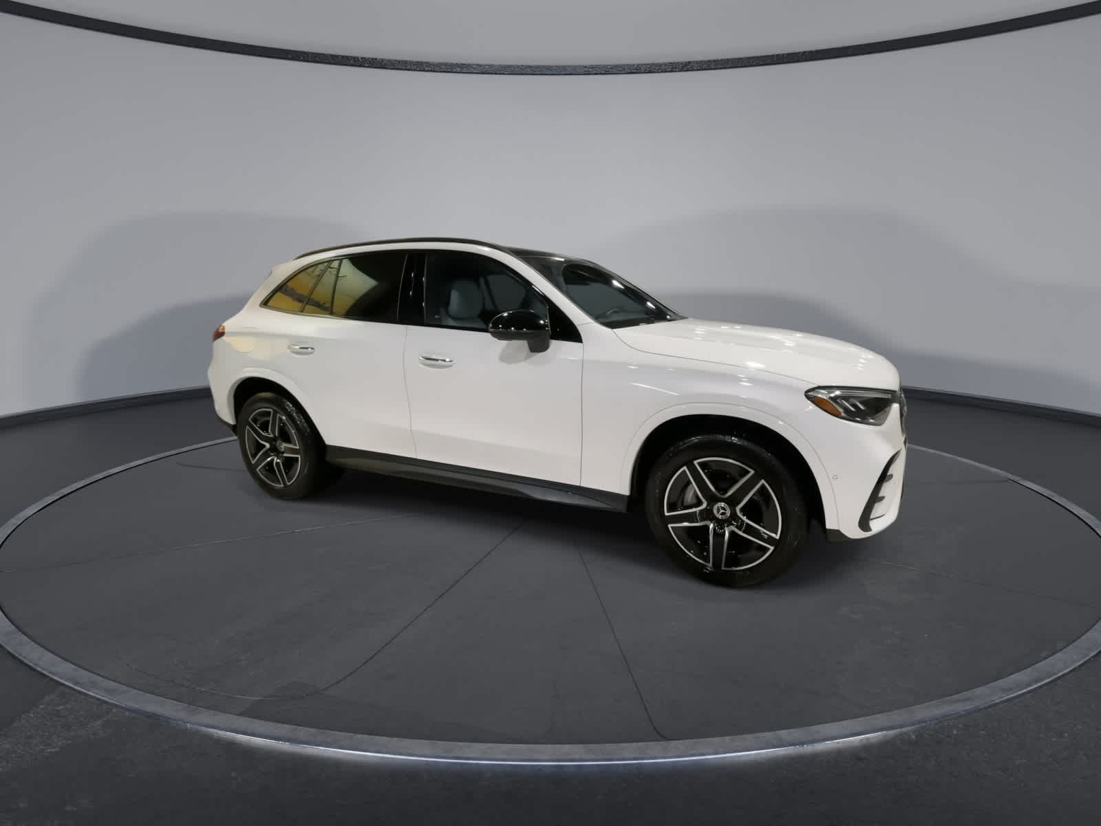 Thumbnail: 2025 Mercedes-Benz GLC - 2