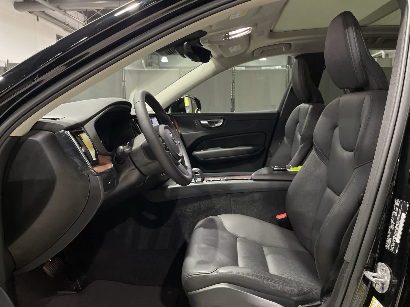 Thumbnail: 2023 Volvo XC60 - 14