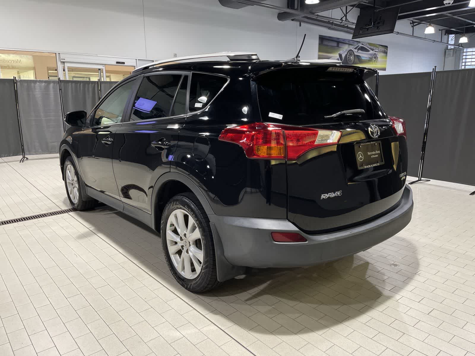 Thumbnail: 2015 Toyota RAV4 - 16