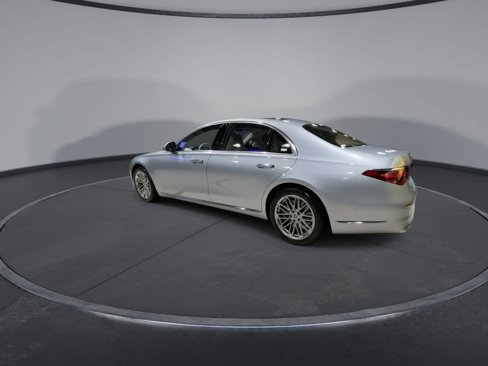 Thumbnail: 2021 Mercedes-Benz S-Class - 8