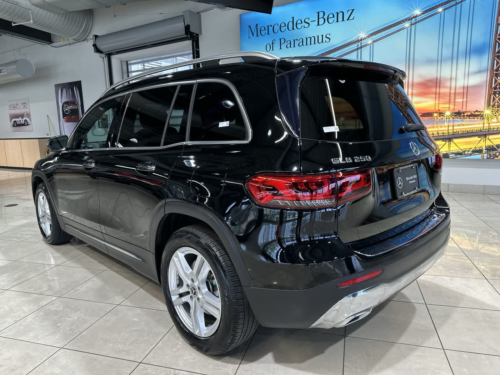 Thumbnail: 2022 Mercedes-Benz GLB - 16