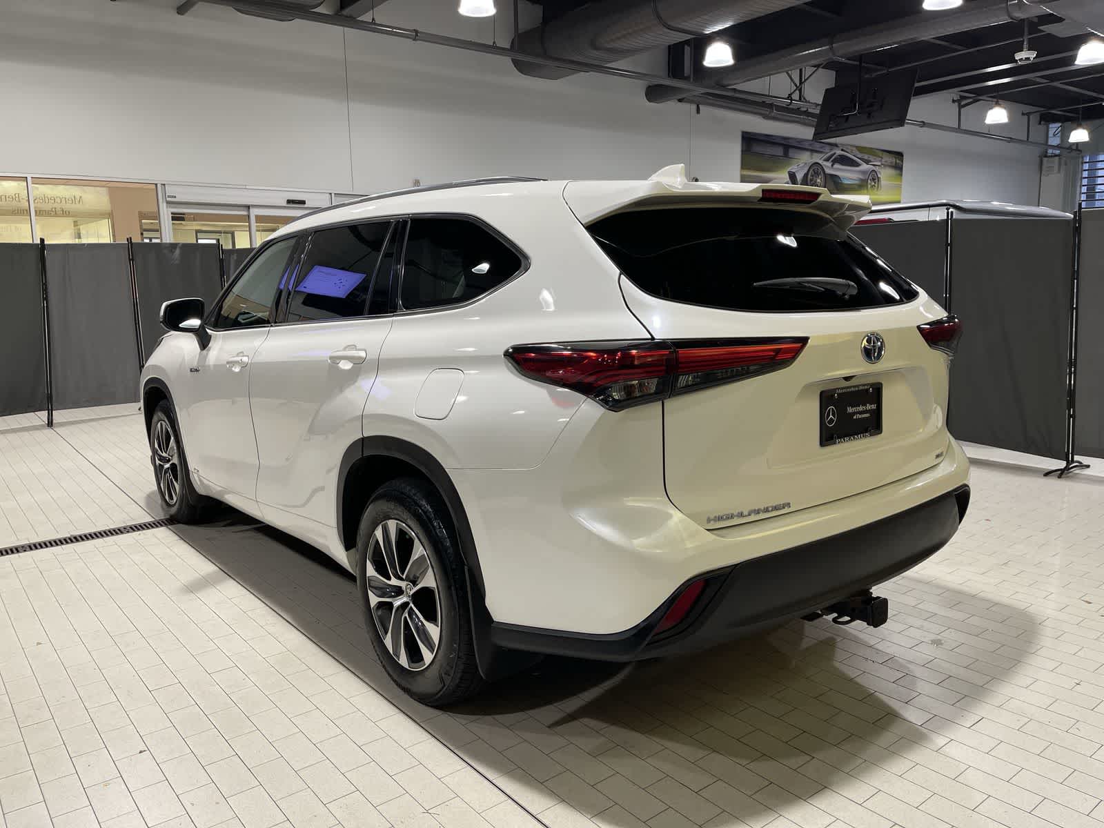 Thumbnail: 2020 Toyota Highlander - 16