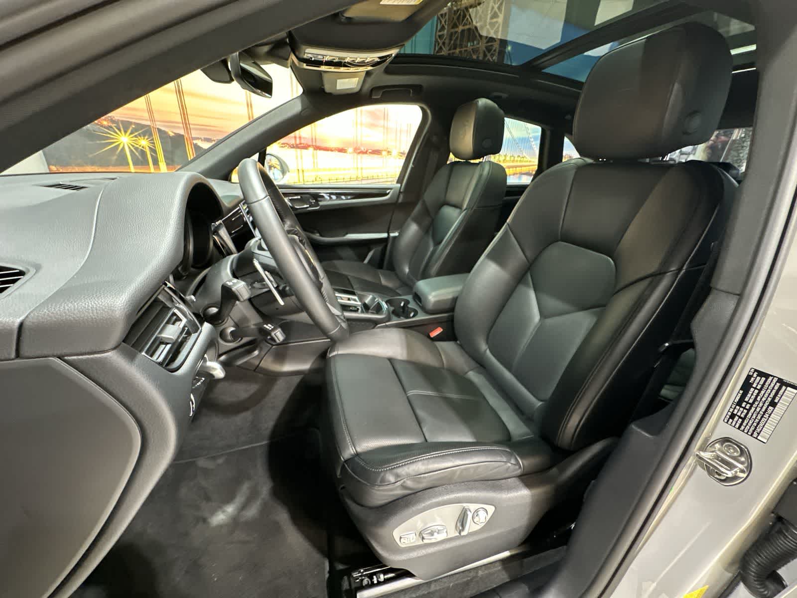 Thumbnail: 2025 Porsche Macan - 23