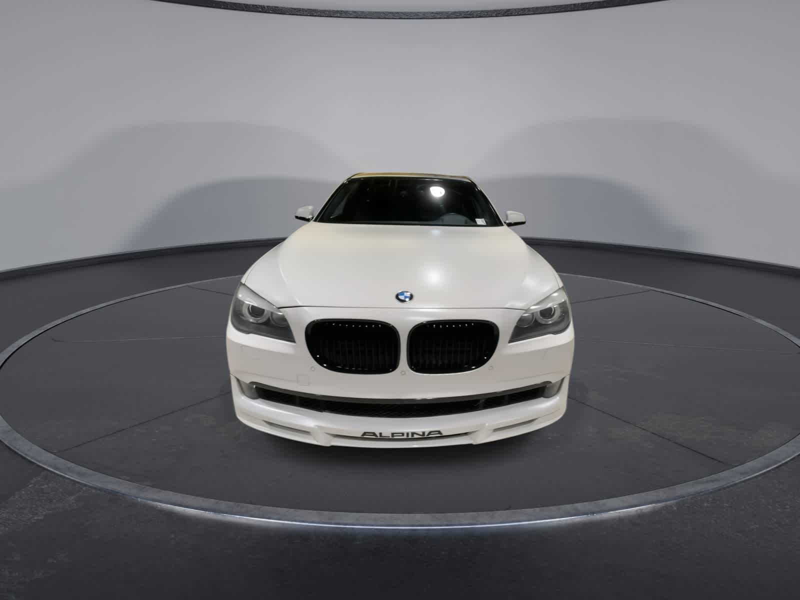 Thumbnail: 2011 BMW 7 Series - 4
