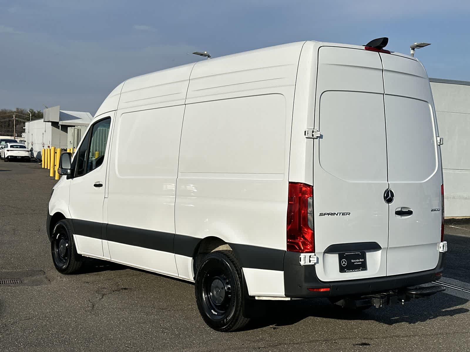 Thumbnail: 2025 Mercedes-Benz Sprinter - 16