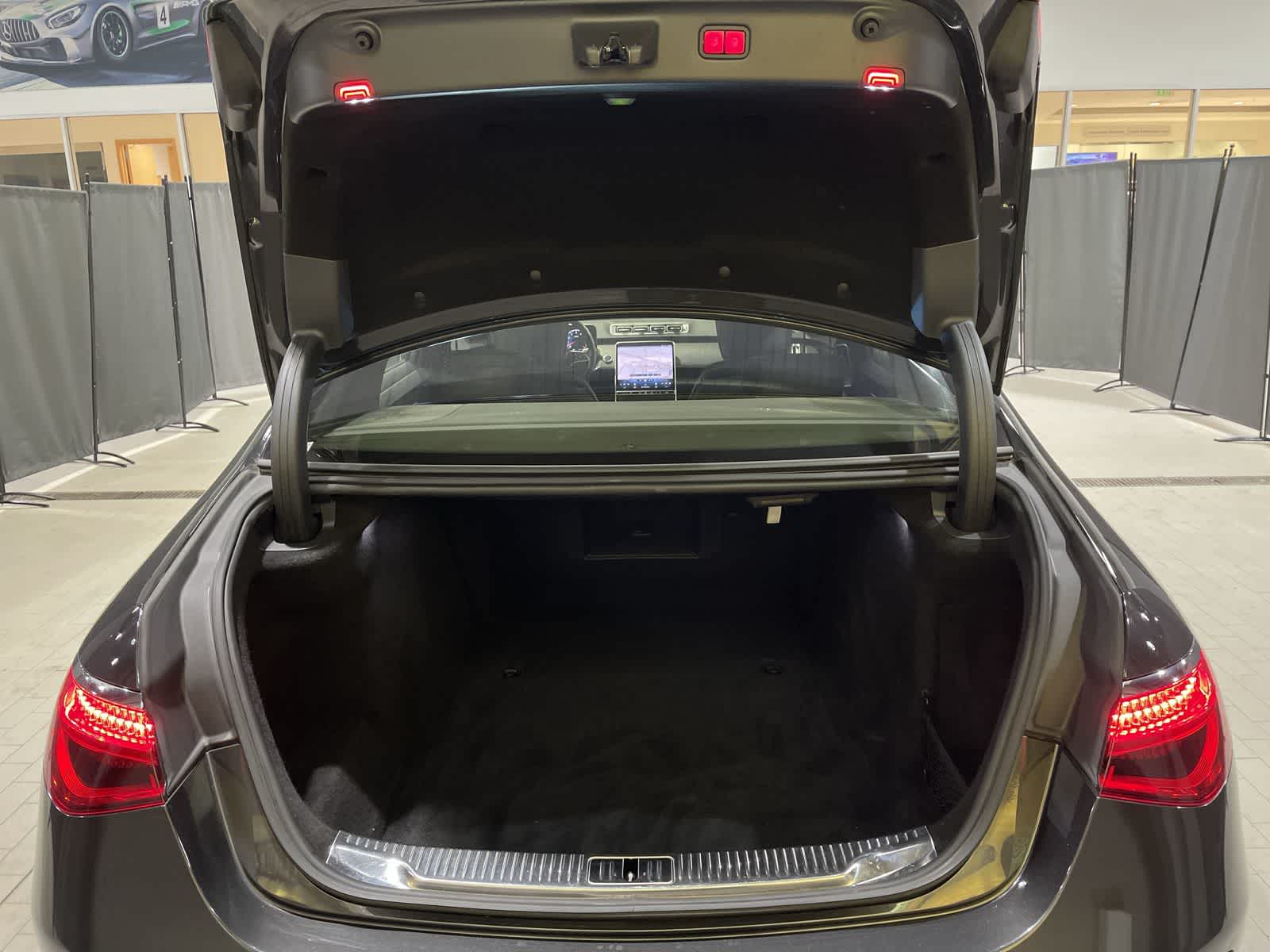 Thumbnail: 2022 Mercedes-Benz S-Class - 31