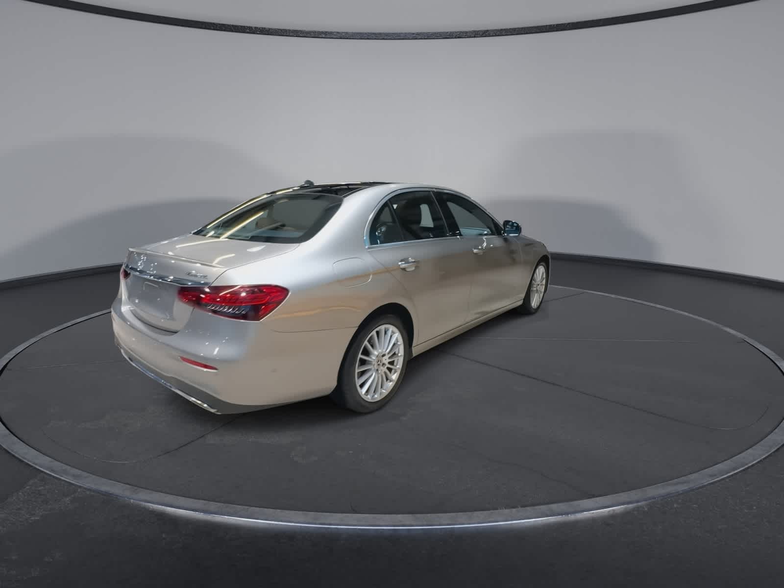 Thumbnail: 2022 Mercedes-Benz E-Class - 11