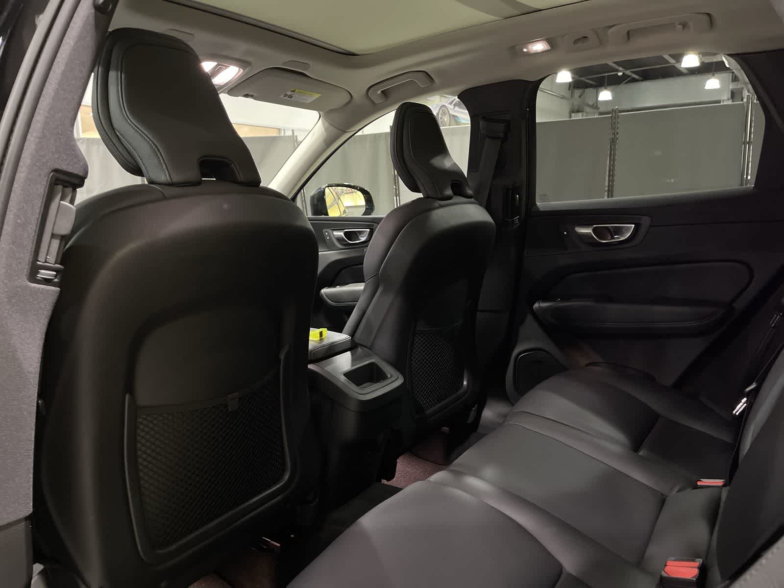 Thumbnail: 2023 Volvo XC60 - 24