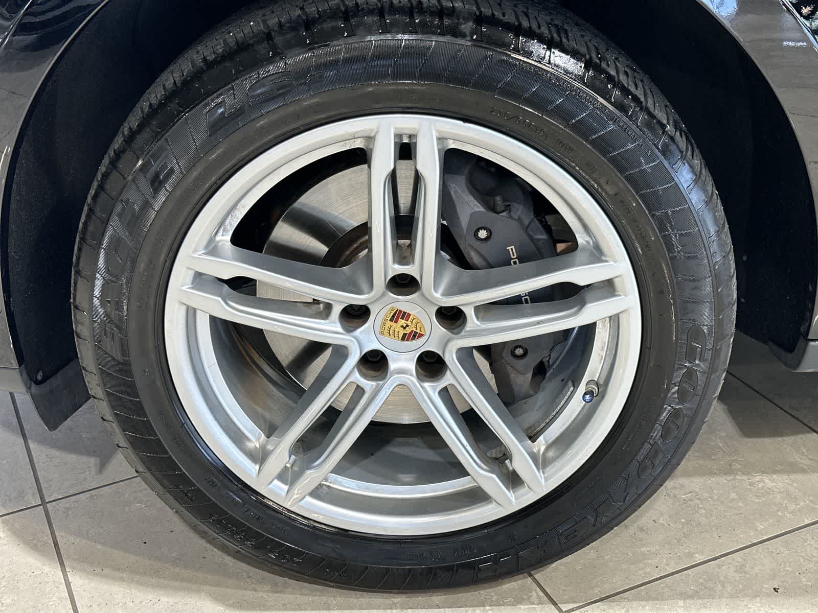 Thumbnail: 2023 Porsche Macan - 20