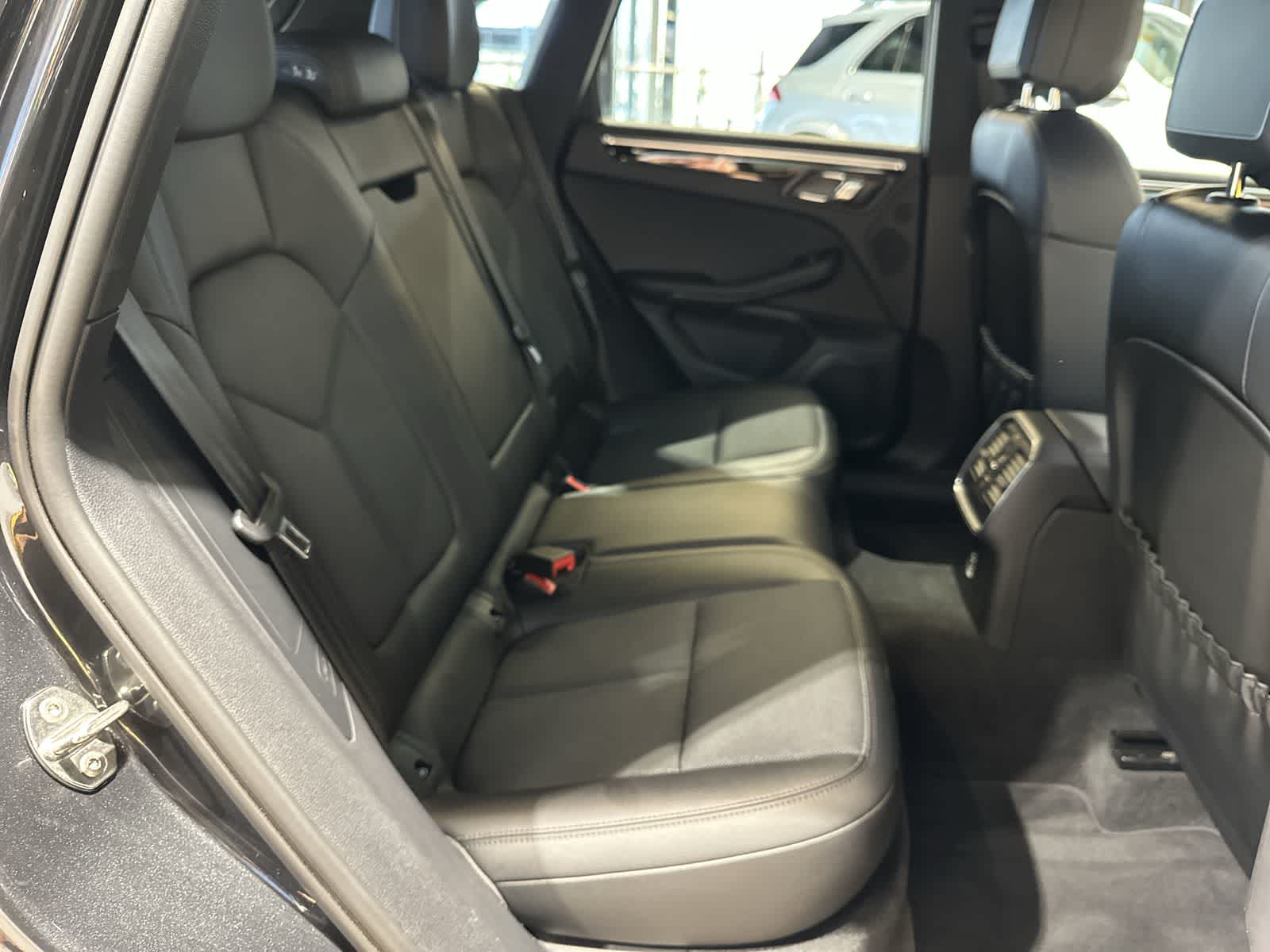 Thumbnail: 2023 Porsche Macan - 25