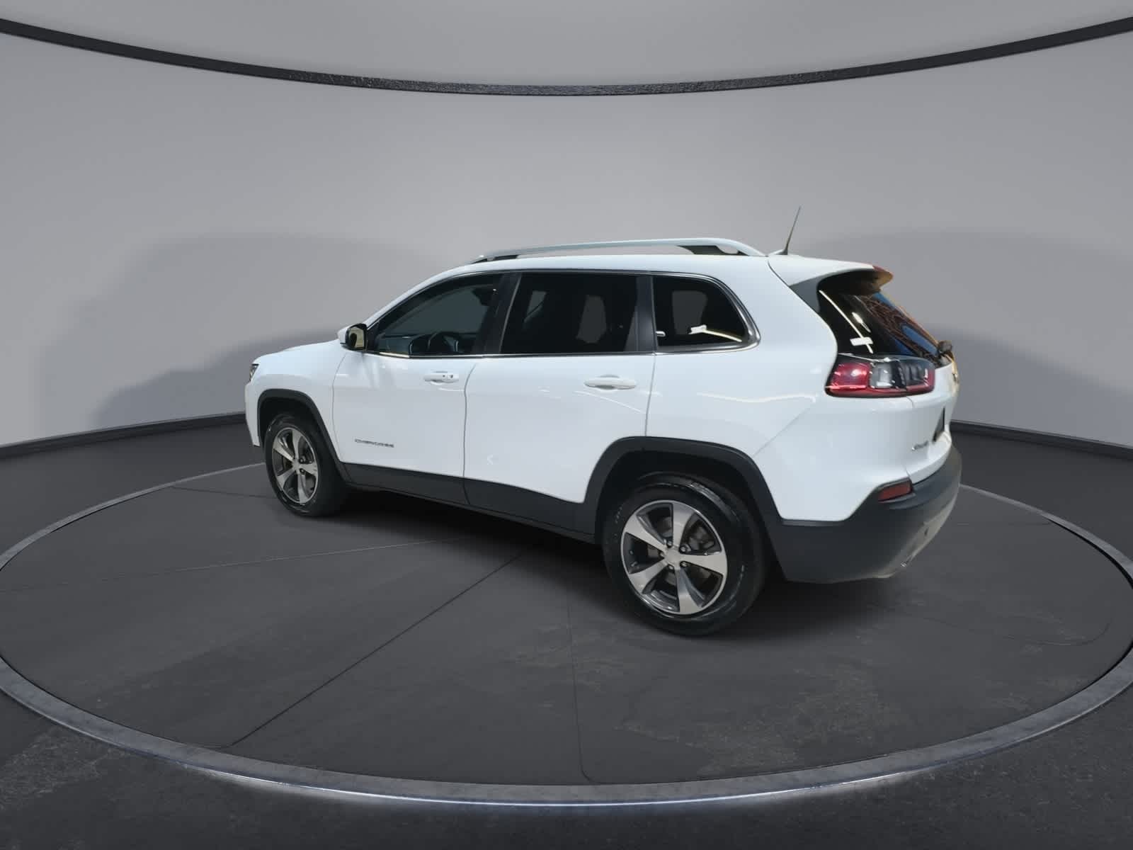 Thumbnail: 2019 Jeep Cherokee - 8