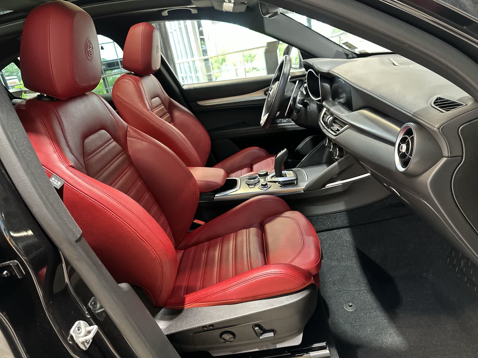 Thumbnail: 2022 Alfa Romeo Stelvio - 26