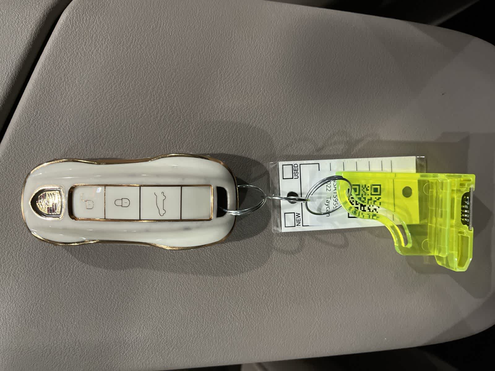 Thumbnail: 2022 Porsche Taycan - 32