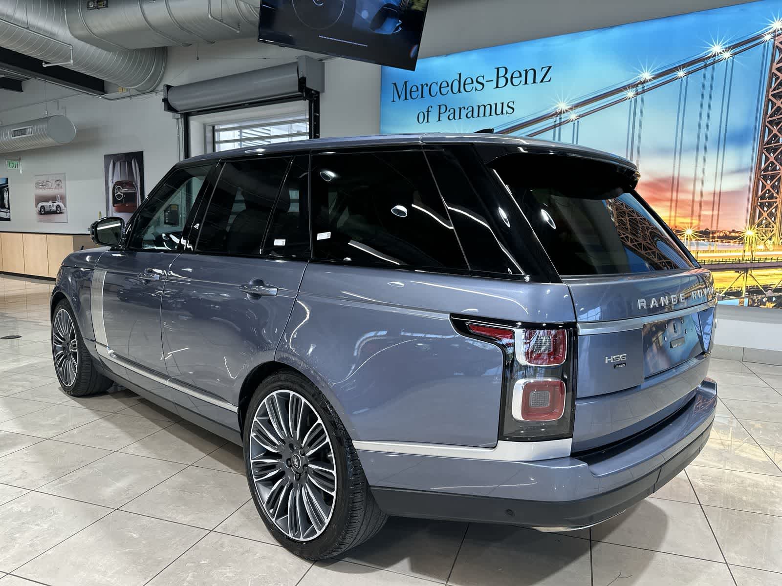 Thumbnail: 2021 Land Rover Range Rover - 16