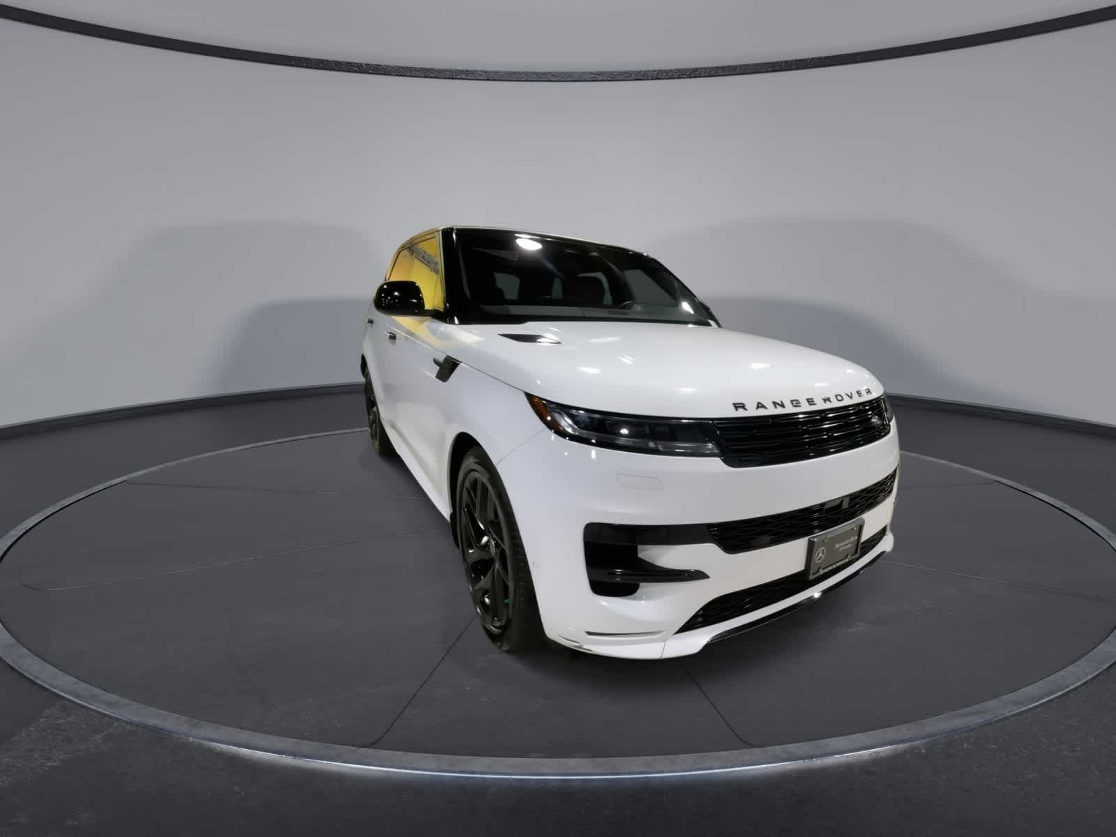 2023 Land Rover Range Rover Sport SE photo 3