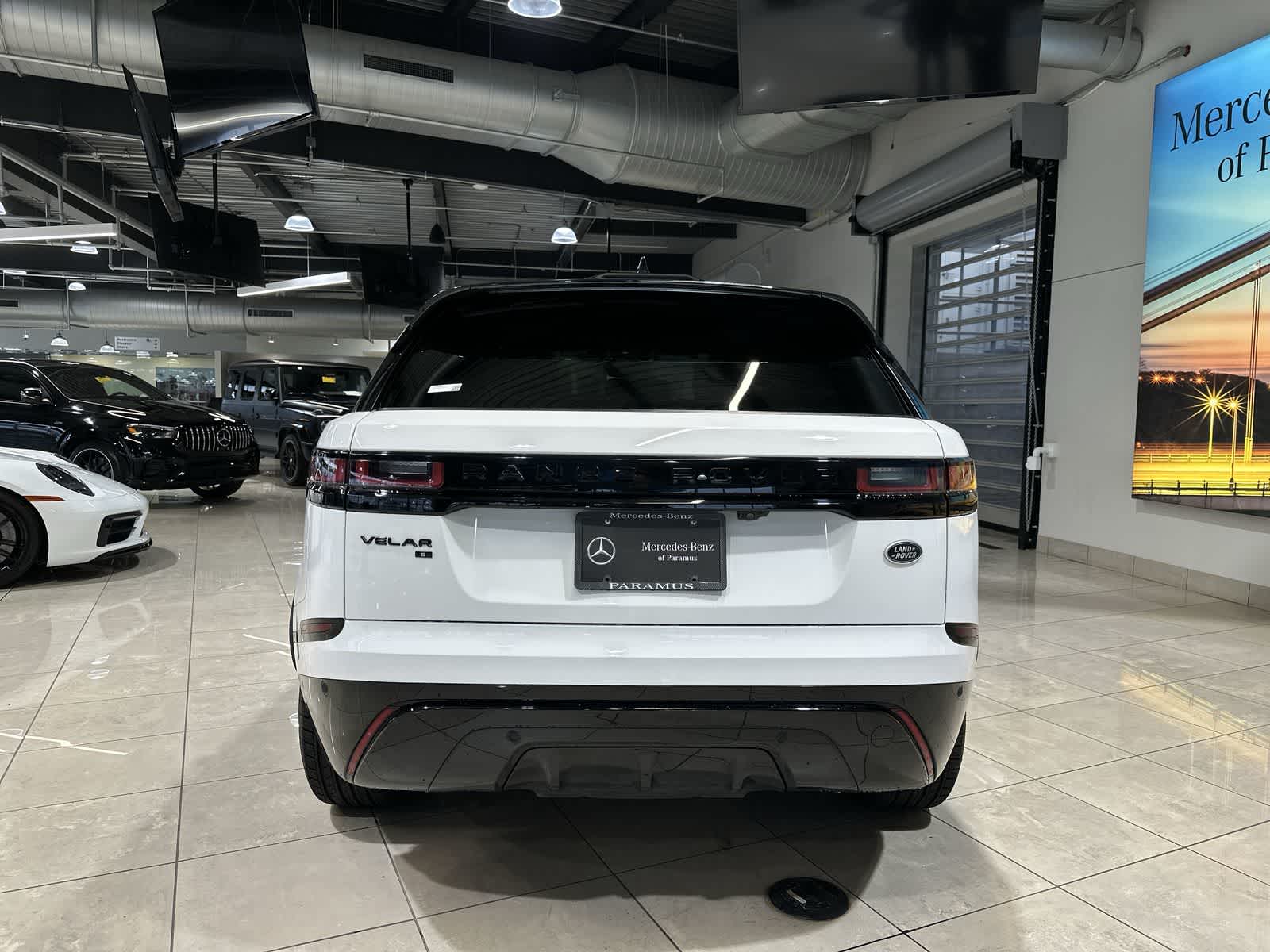 Thumbnail: 2021 Land Rover Range Rover Velar - 17