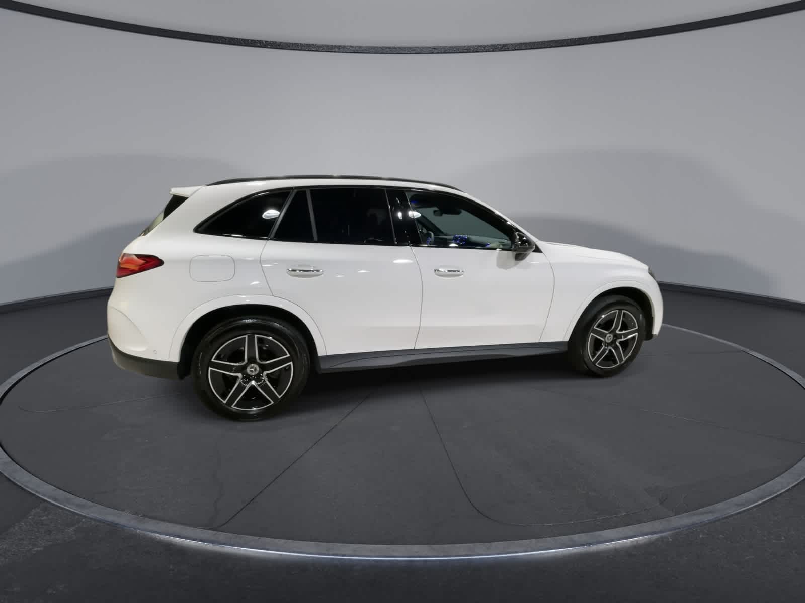 Thumbnail: 2025 Mercedes-Benz GLC - 12