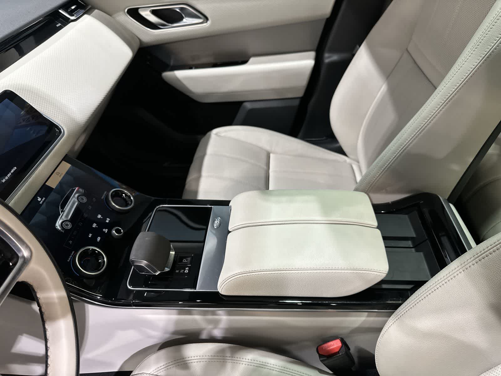 Thumbnail: 2021 Land Rover Range Rover Velar - 28