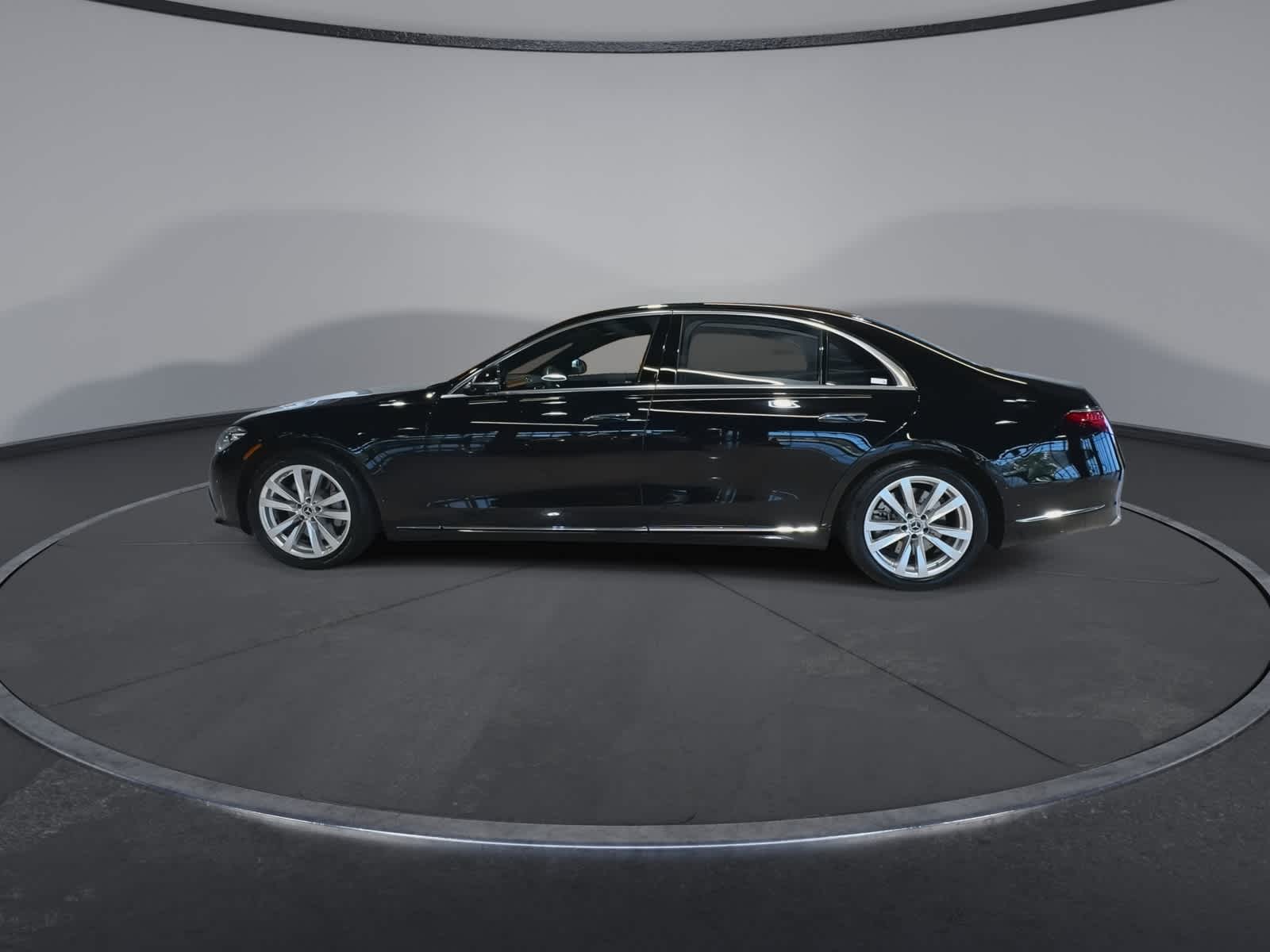 Thumbnail: 2023 Mercedes-Benz S-Class - 7
