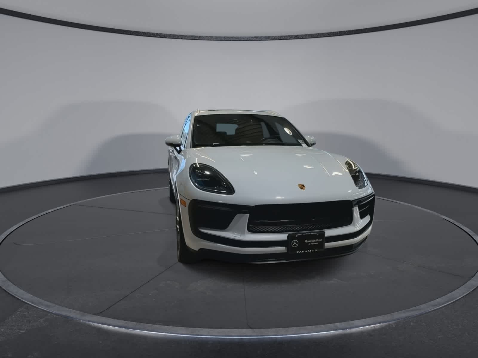 Thumbnail: 2023 Porsche Macan - 3