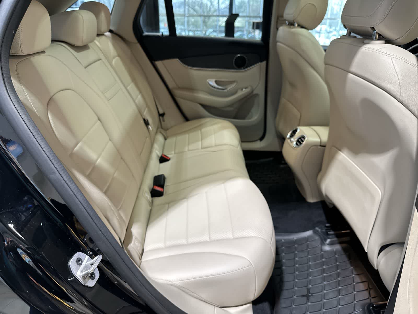 Thumbnail: 2022 Mercedes-Benz GLC - 25