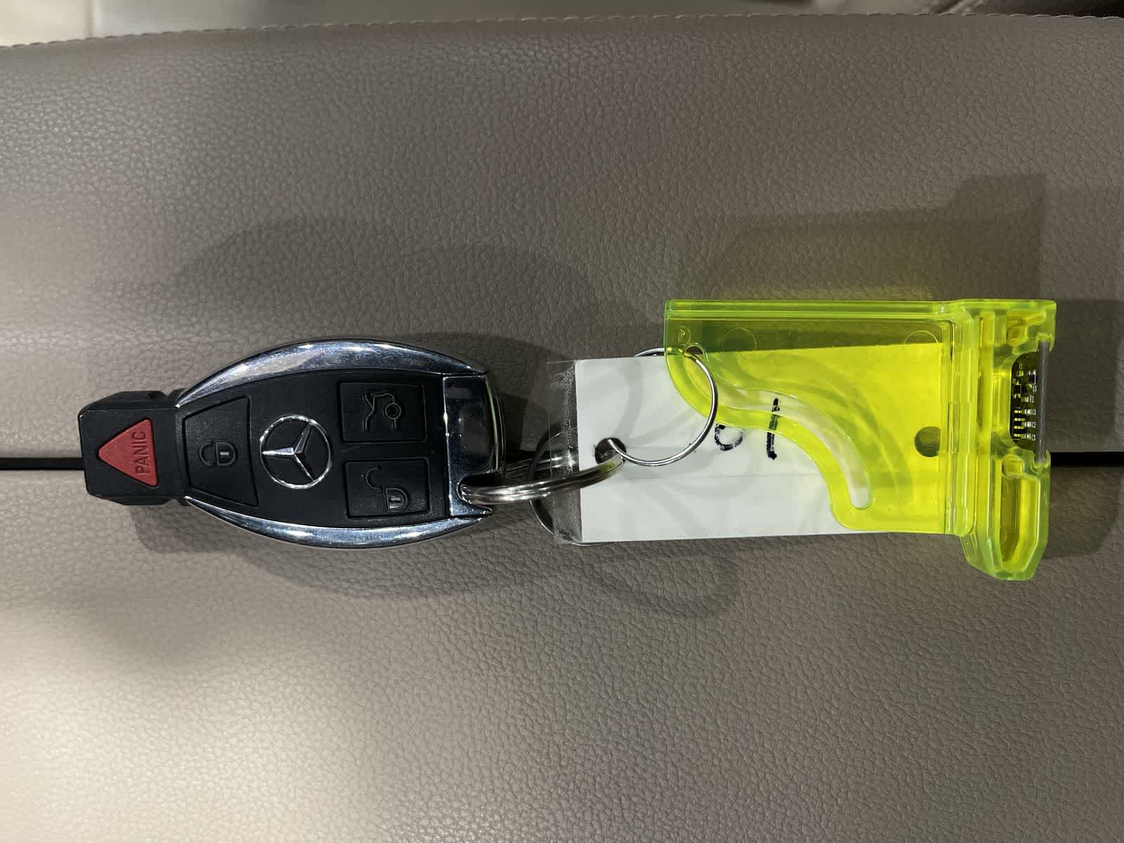 Thumbnail: 2013 Mercedes-Benz E-Class - 32