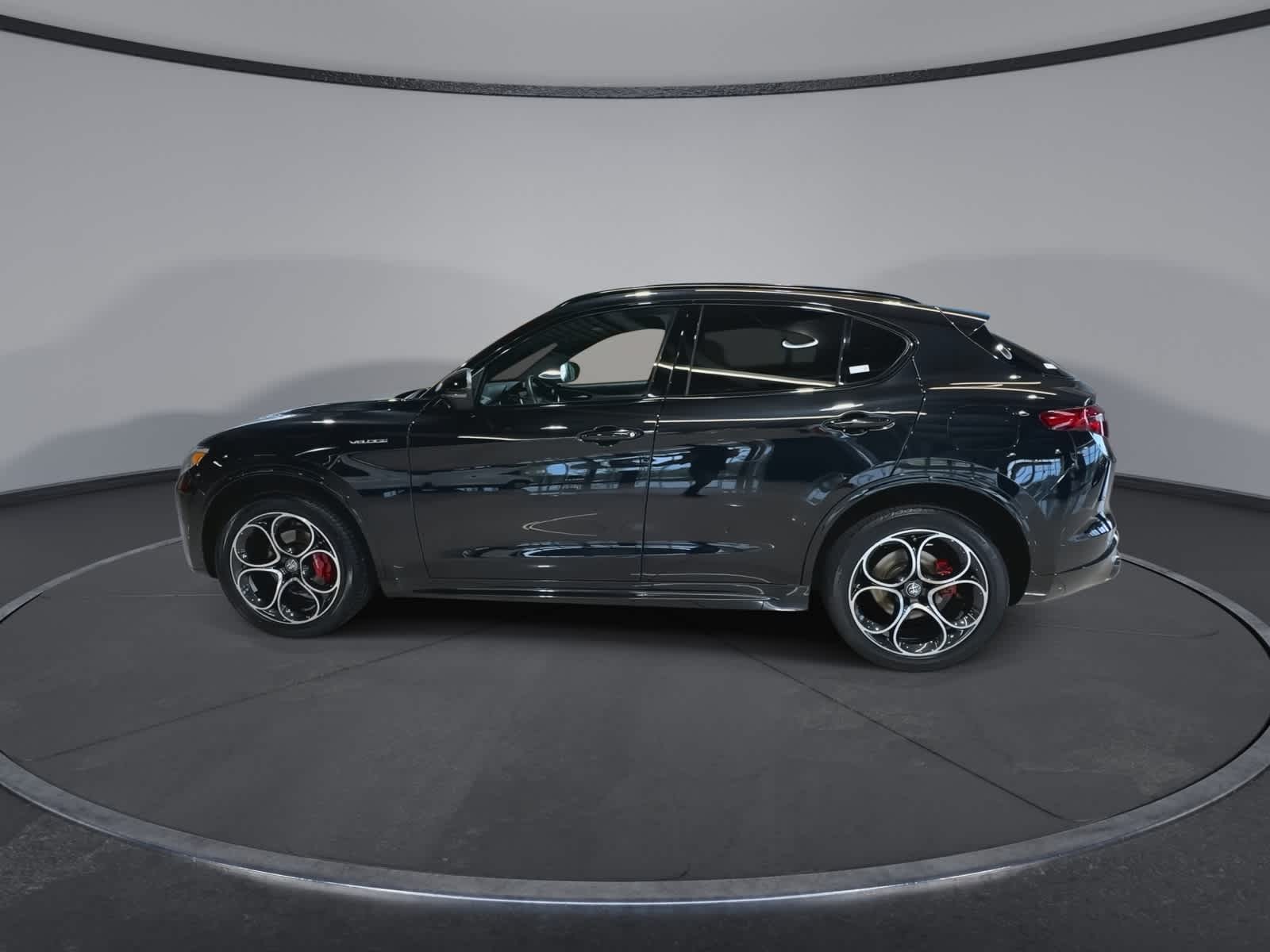 Thumbnail: 2022 Alfa Romeo Stelvio - 7
