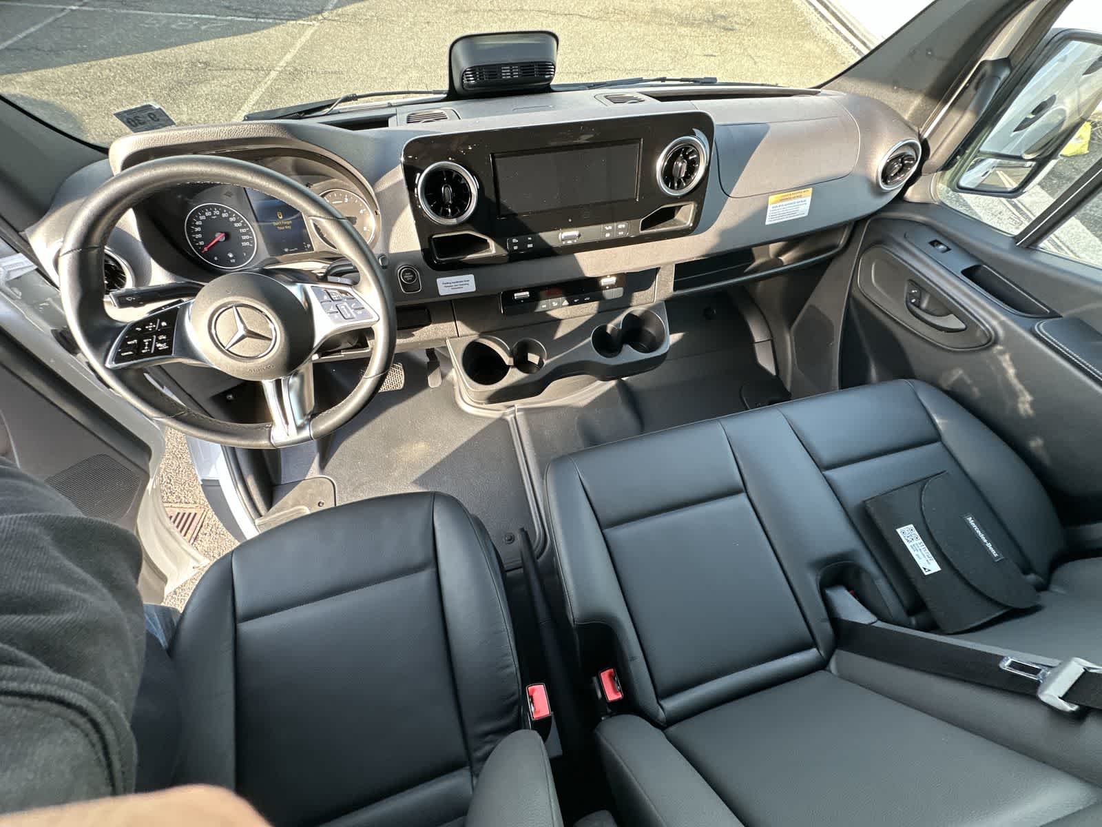 Thumbnail: 2025 Mercedes-Benz Sprinter - 22