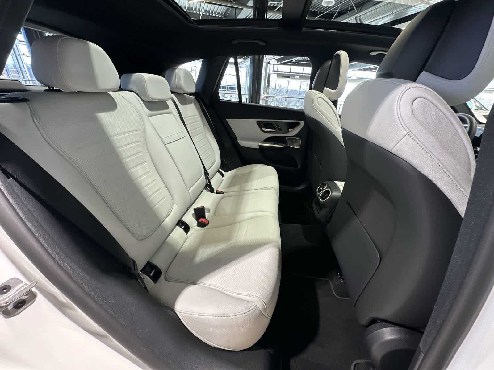 Thumbnail: 2025 Mercedes-Benz GLC - 25