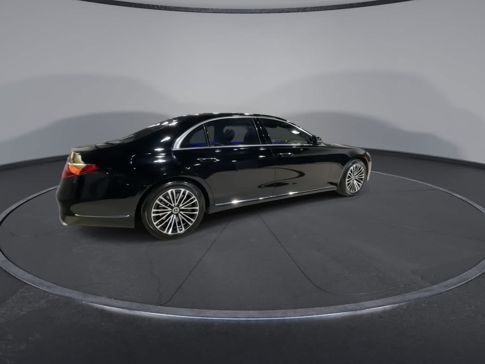 Thumbnail: 2023 Mercedes-Benz S-Class - 12