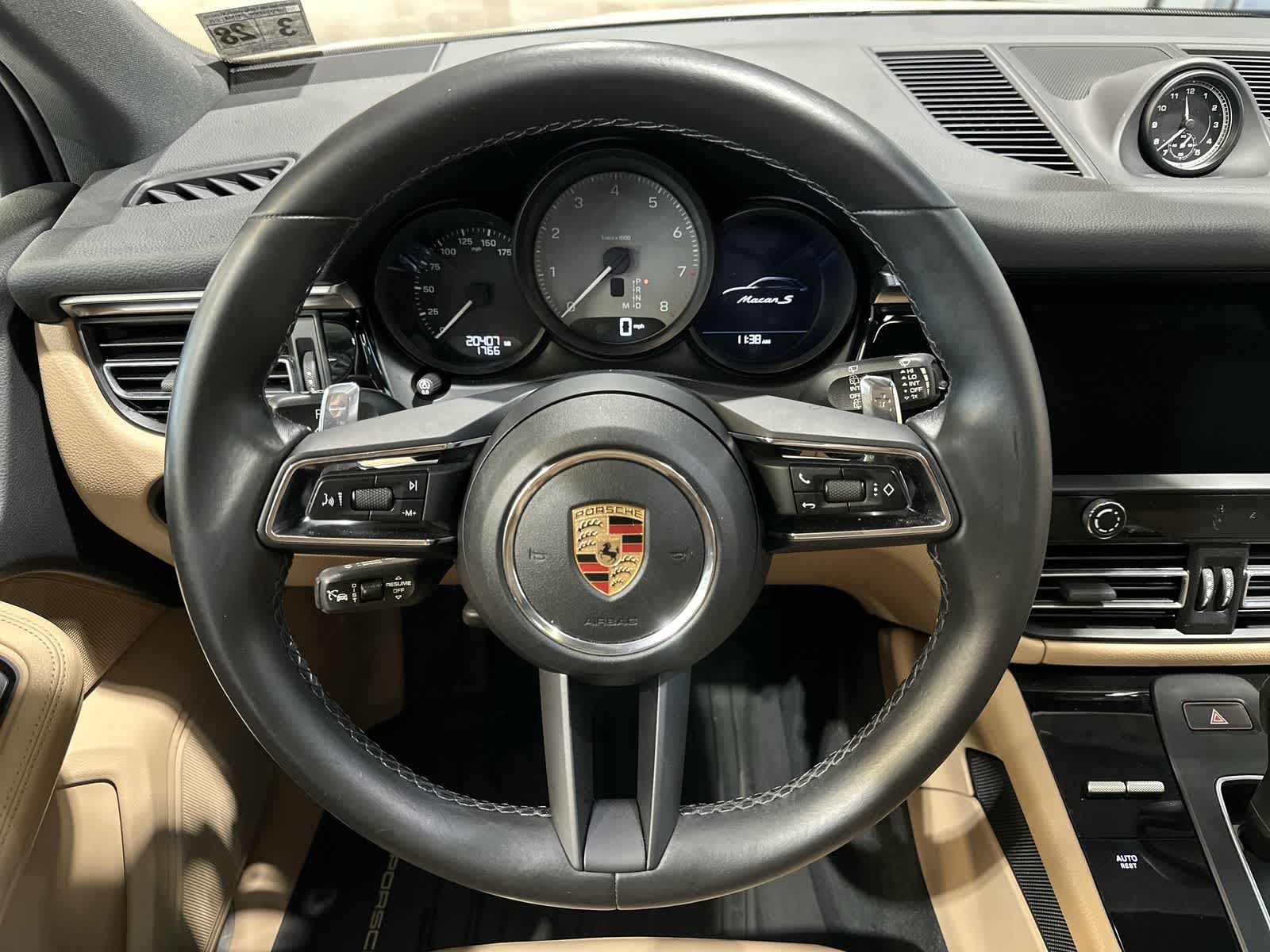 Thumbnail: 2023 Porsche Macan - 27