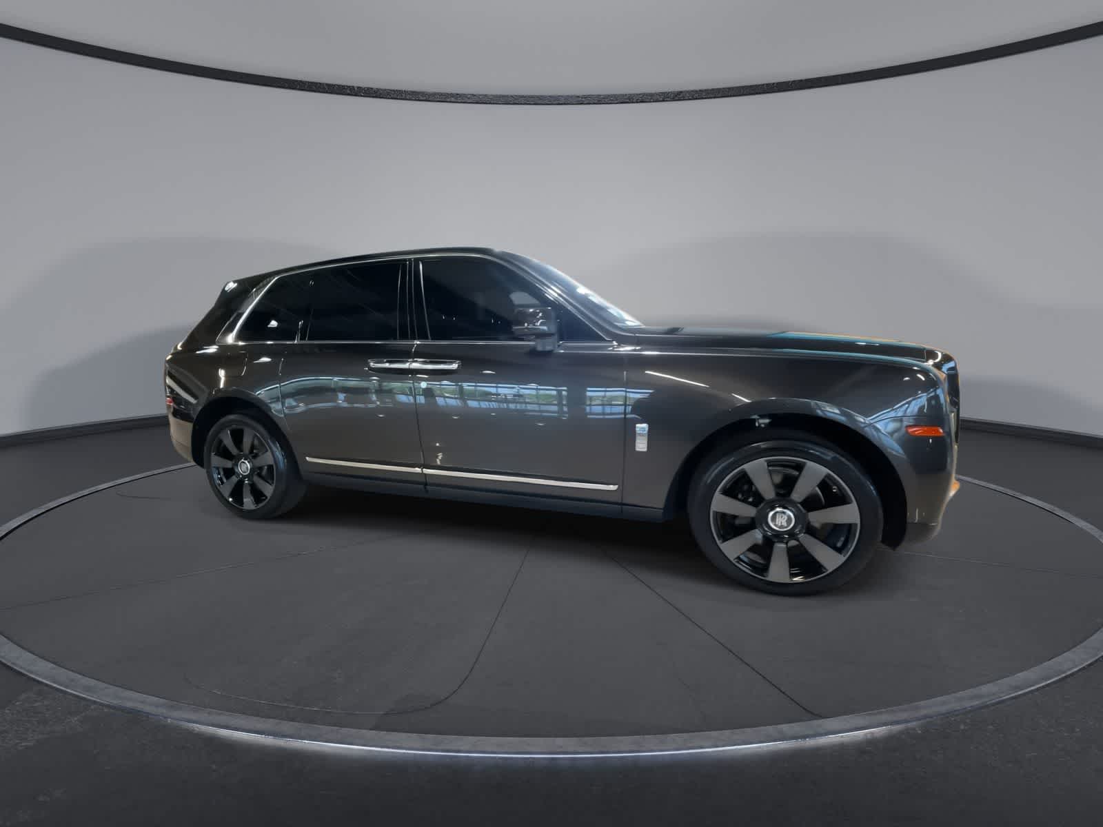 Thumbnail: 2019 Rolls-Royce Cullinan - 2