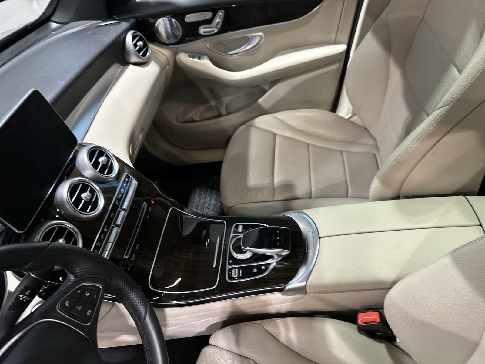 Thumbnail: 2017 Mercedes-Benz GLC - 28