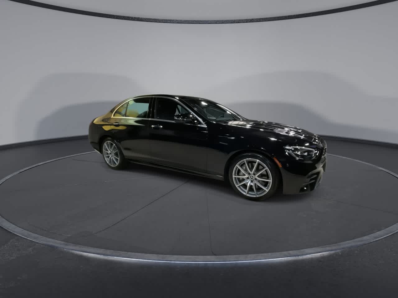 Thumbnail: 2022 Mercedes-Benz E-Class - 12