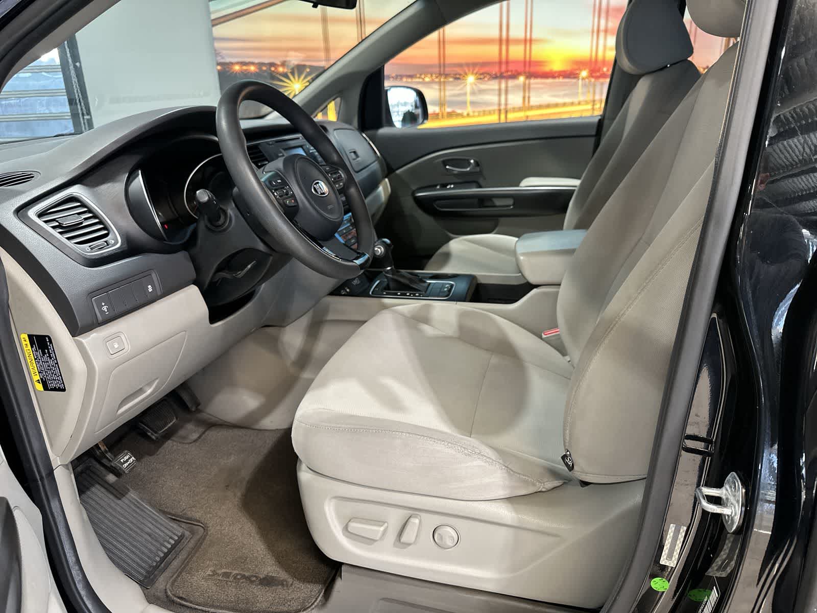 Thumbnail: 2015 Kia Sedona - 14