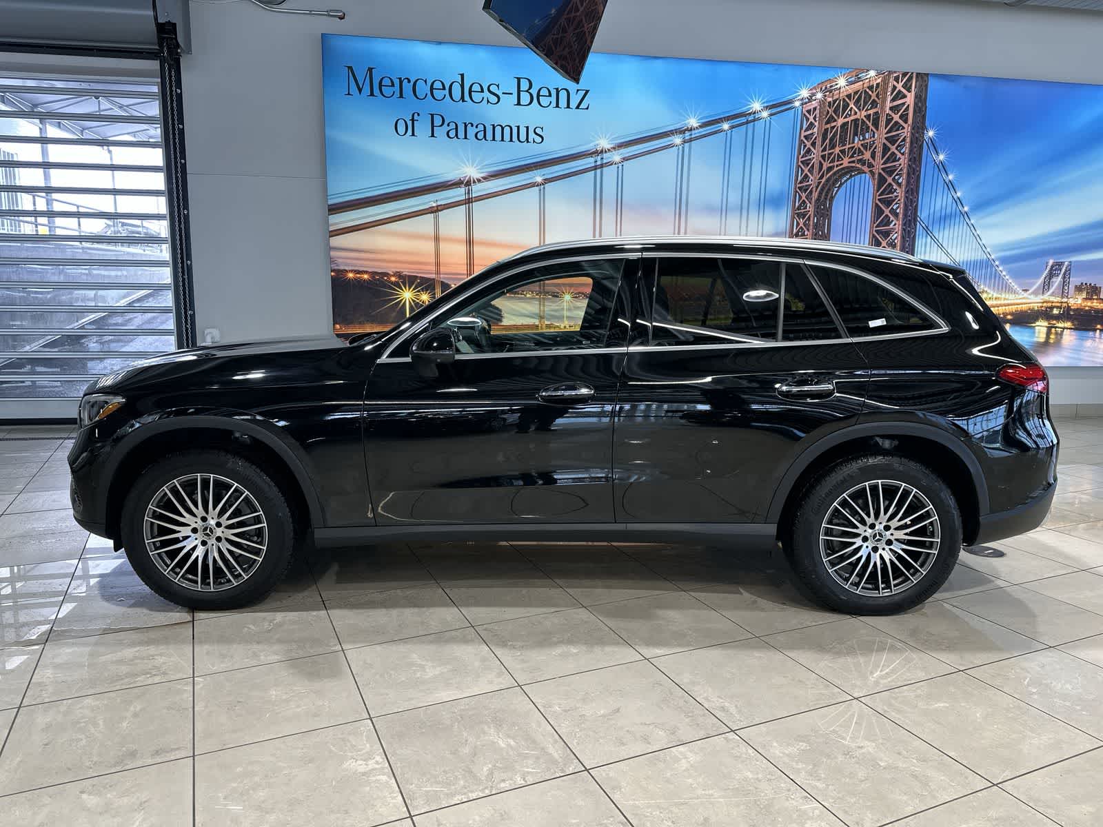 Thumbnail: 2023 Mercedes-Benz GLC - 15