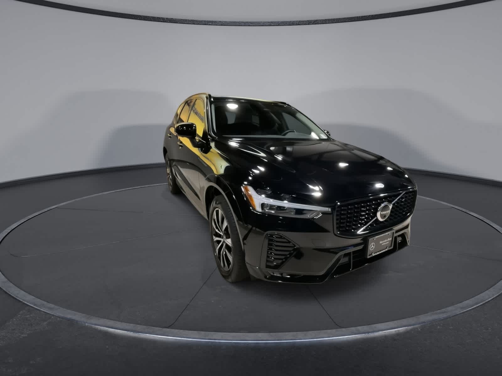 Thumbnail: 2023 Volvo XC60 - 3