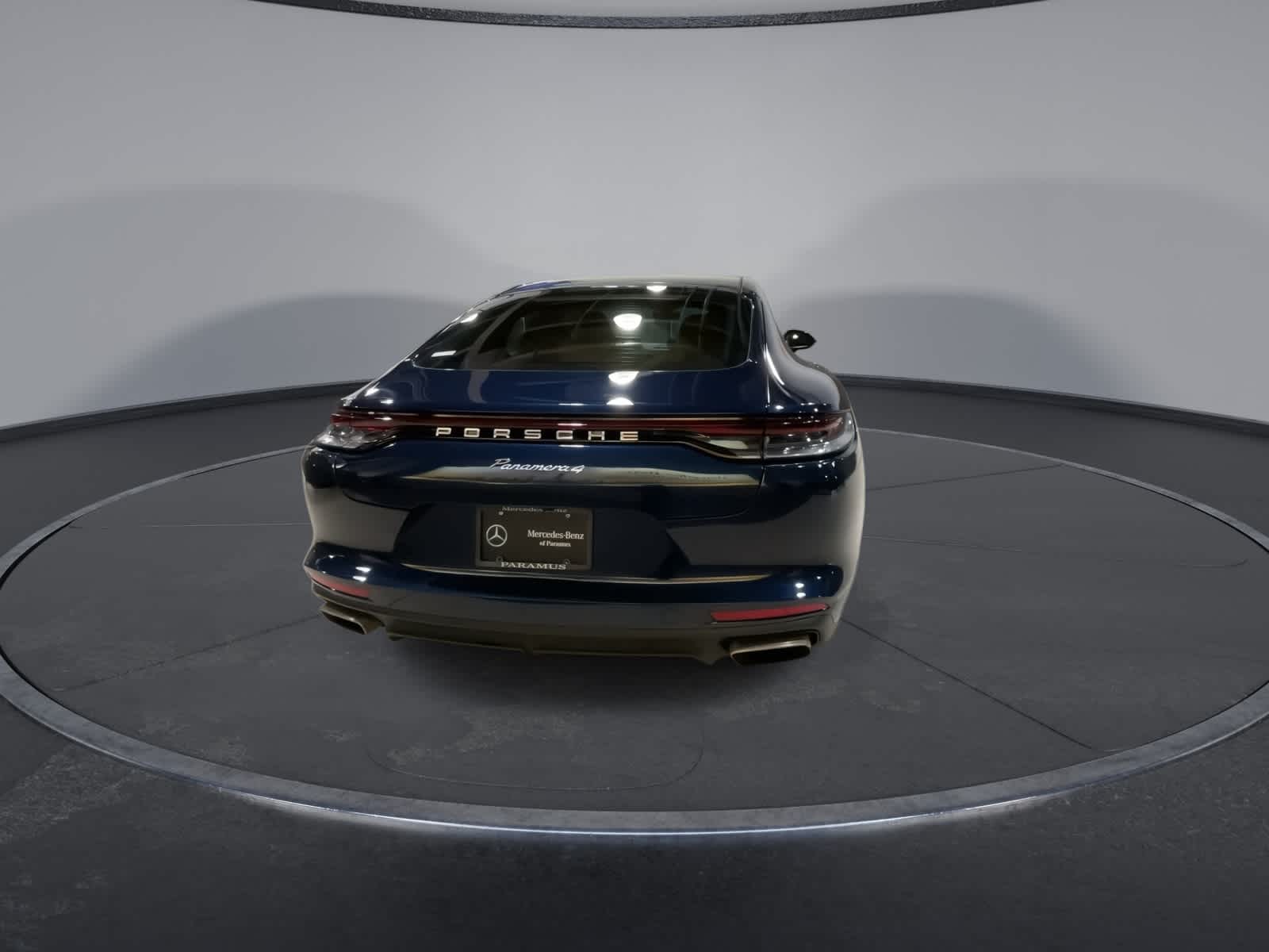 Thumbnail: 2022 Porsche Panamera - 10