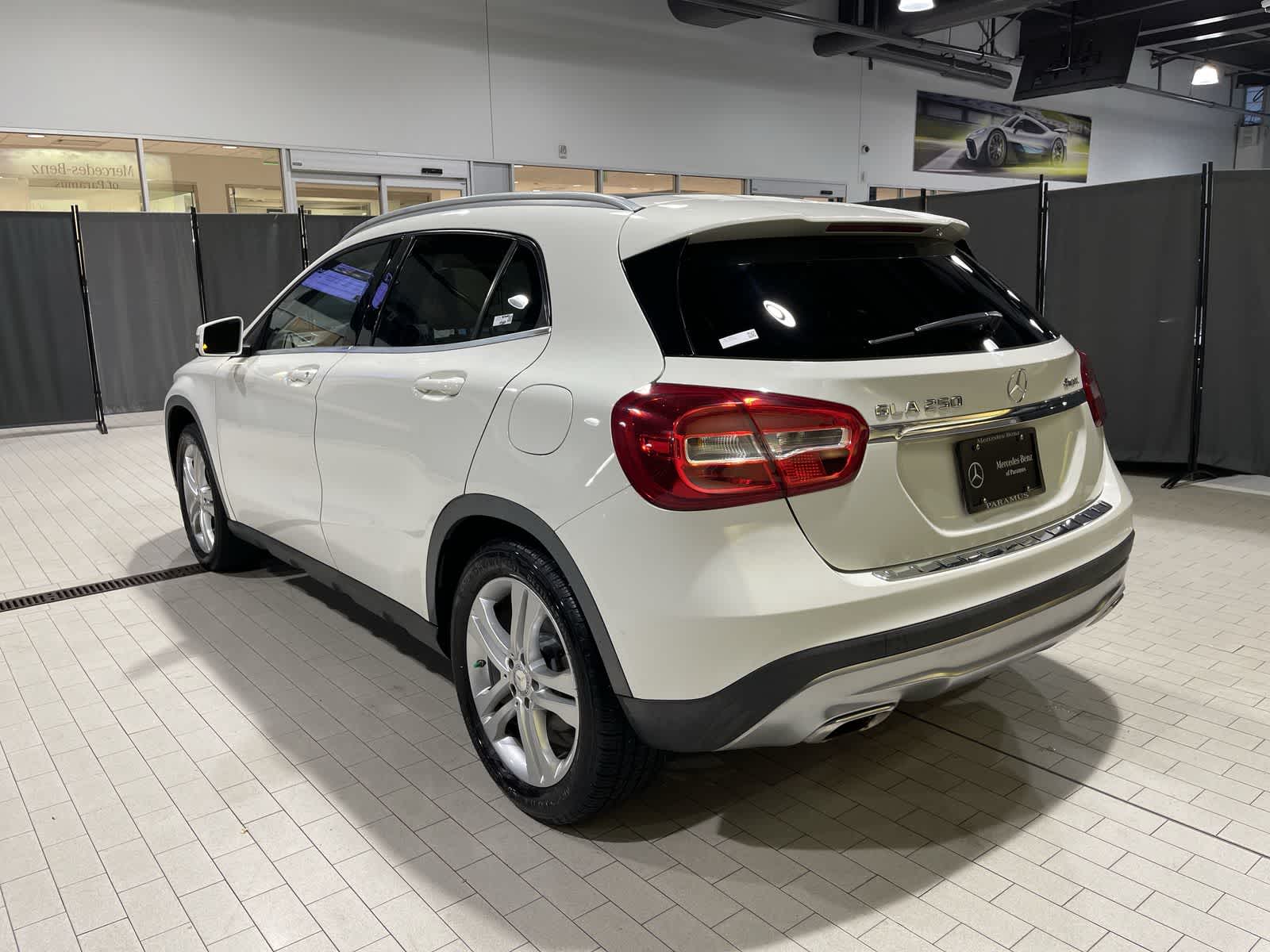 Thumbnail: 2015 Mercedes-Benz GLA - 16