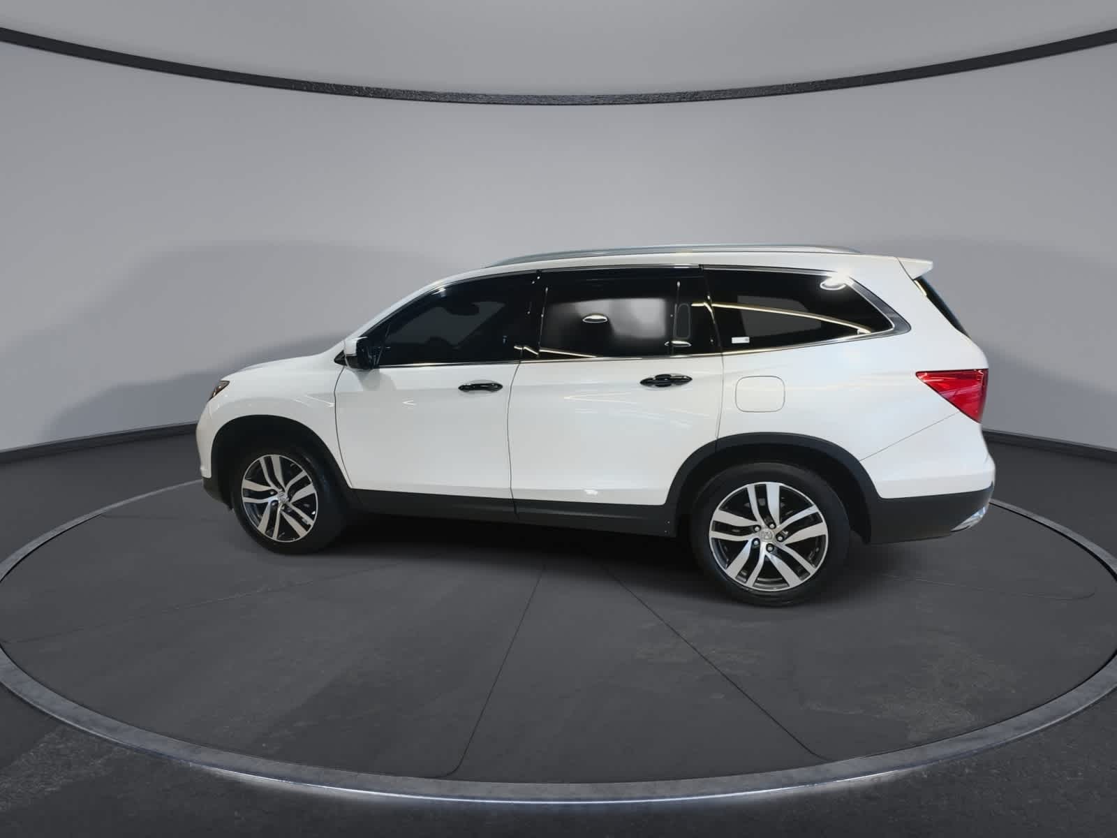 Thumbnail: 2017 Honda Pilot - 8