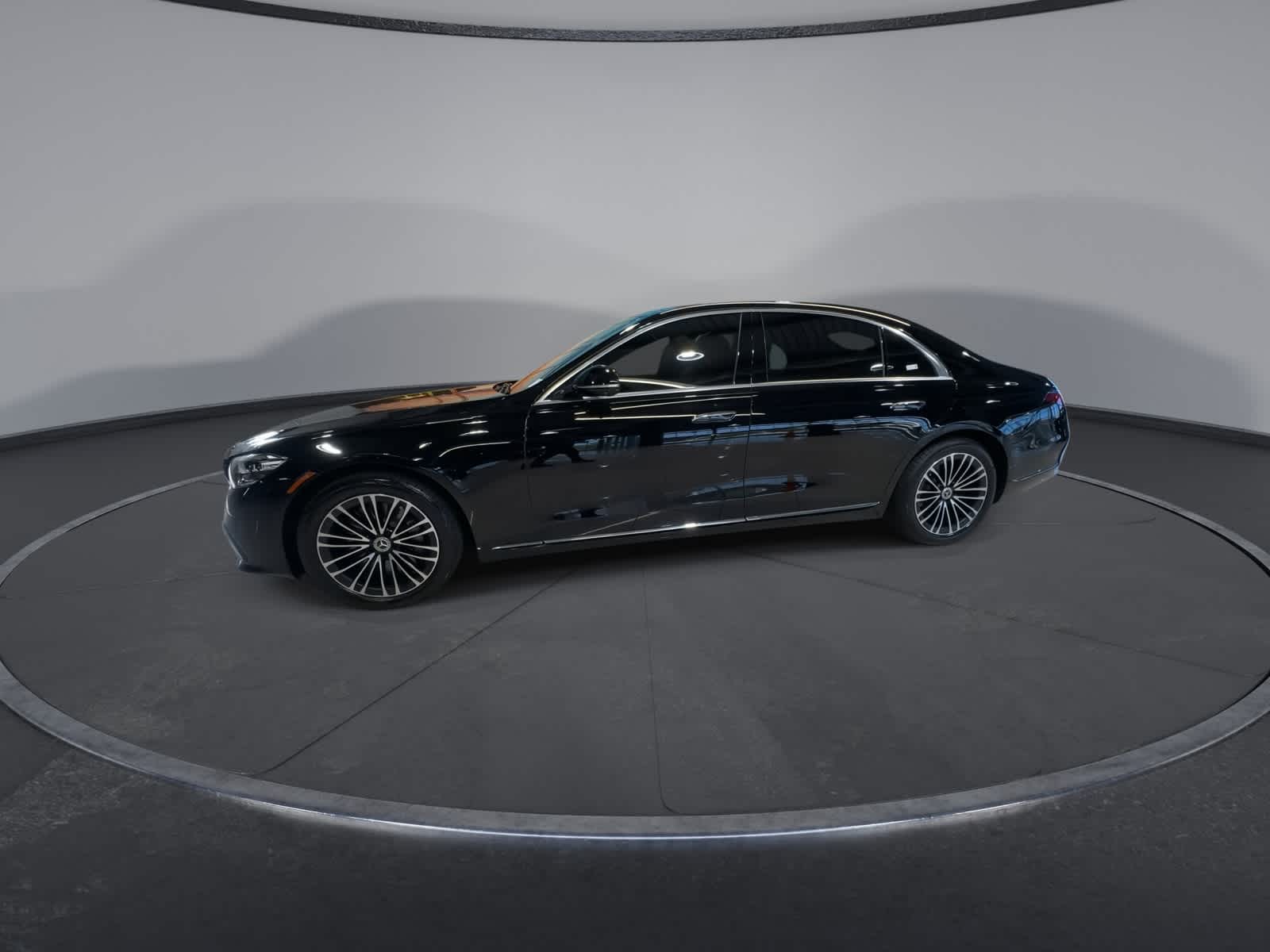 Thumbnail: 2024 Mercedes-Benz S-Class - 8