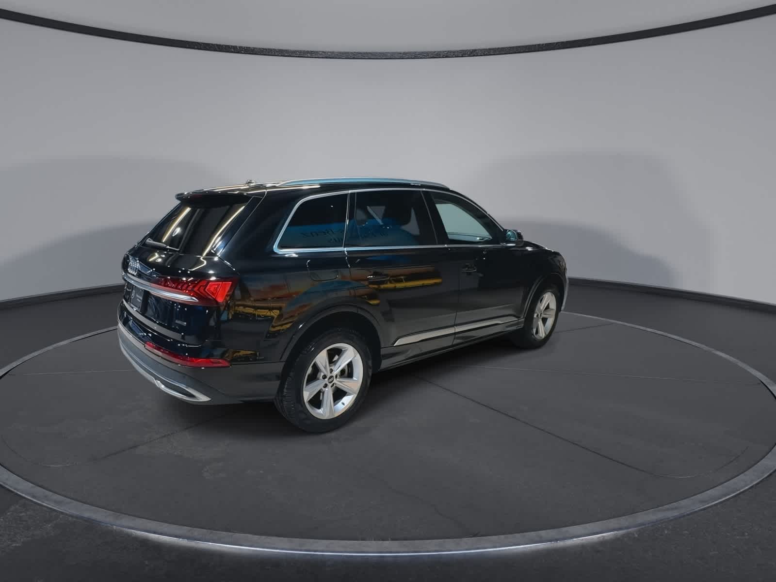 Thumbnail: 2022 Audi Q7 - 11