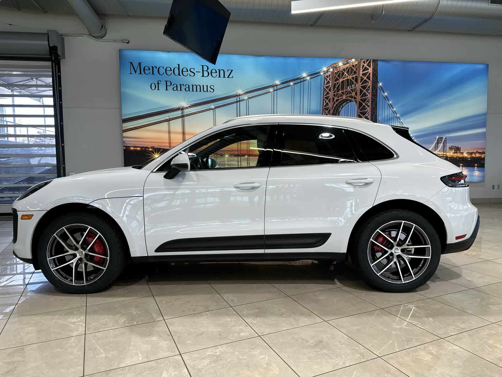 Thumbnail: 2023 Porsche Macan - 15